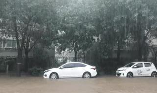 河南安阳暴雨:全市公交停运