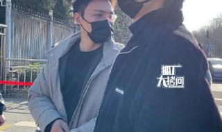 许嵩现身2023年央视春晚彩排