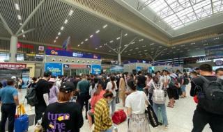河南安阳暴雨:全市公交停运